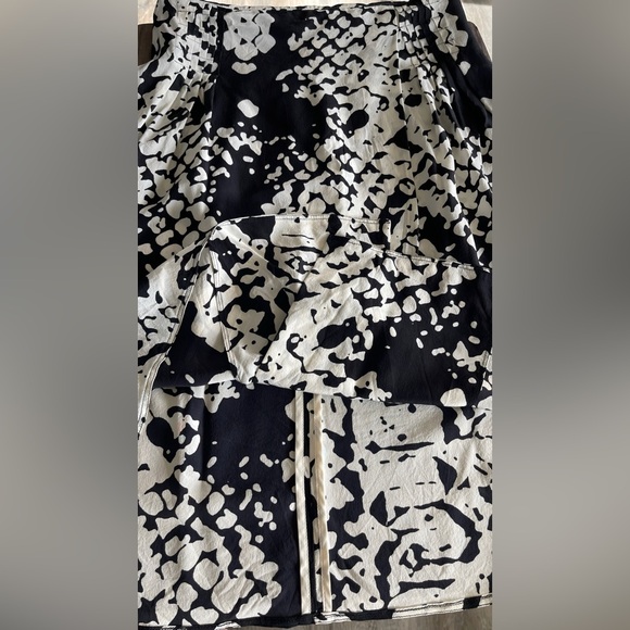 Yves Saint Laurent Printed Silk Skirt Size F40 or US Size S-M - Picture 6 of 15